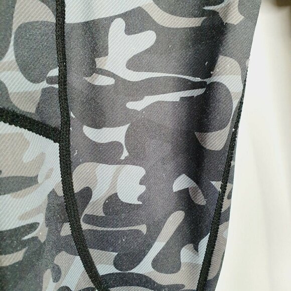 Zyia Active Gray Camo Light n Tight Leggings 2 - Picture 8 of 10